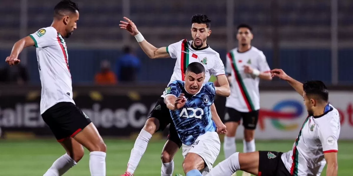 خبير قانوني تونسي: “عقوبة ممكنة من الكاف على بيراميدز بسبب الجيش الملكي” (خاص)