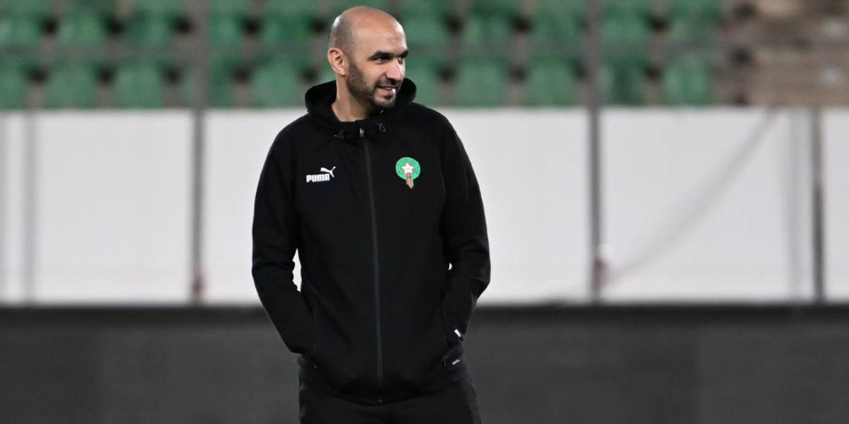 مدرب المنتخب المغربي وليد الركراكي يغادر نحو فرنسا