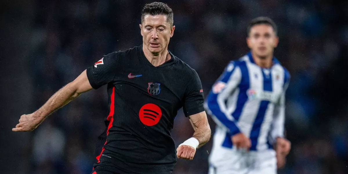 ليفاندوفسكي يتهرب من أزمة شتيغن بكلمتين