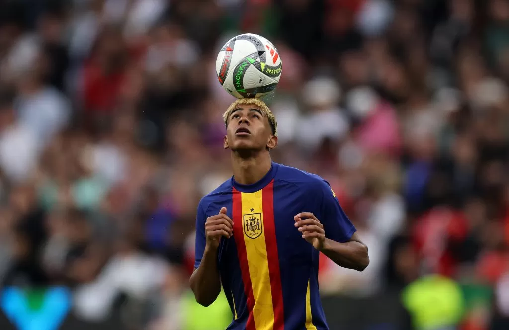 MUNICH, GERMANY - JUNE 08: Lamine Yamal of Spain controls the ball during the warm up prior to the UEFA Nations League 2025 final match between Portugal and Spain at Munich Football Arena on June 08, 2025 in Munich, Germany. (Photo by Alexander Hassenstein/Getty Images)